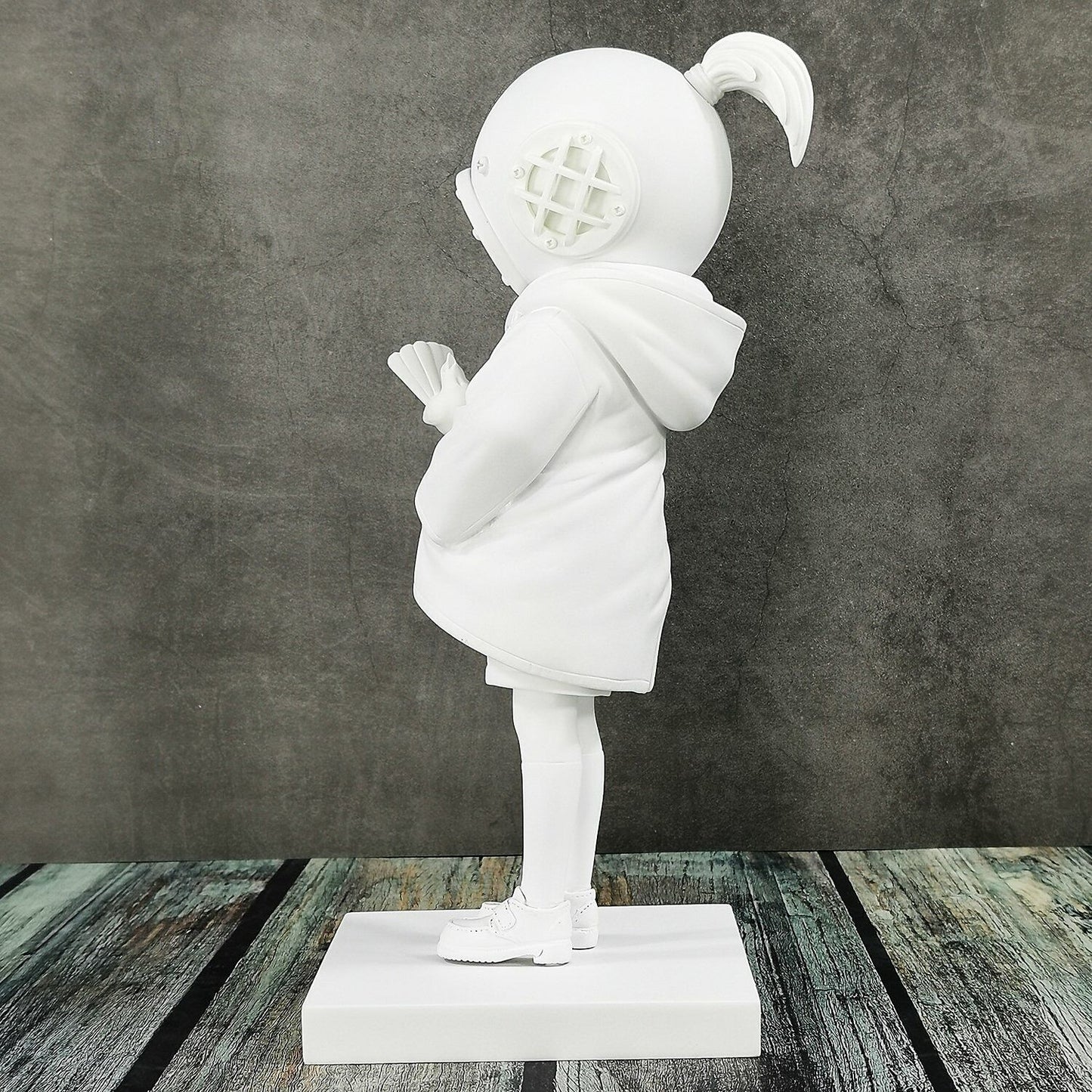 Banksy Deep Sea Diver Sculpture Resin Sculpture Modern Ornaments Creative 1.3KG